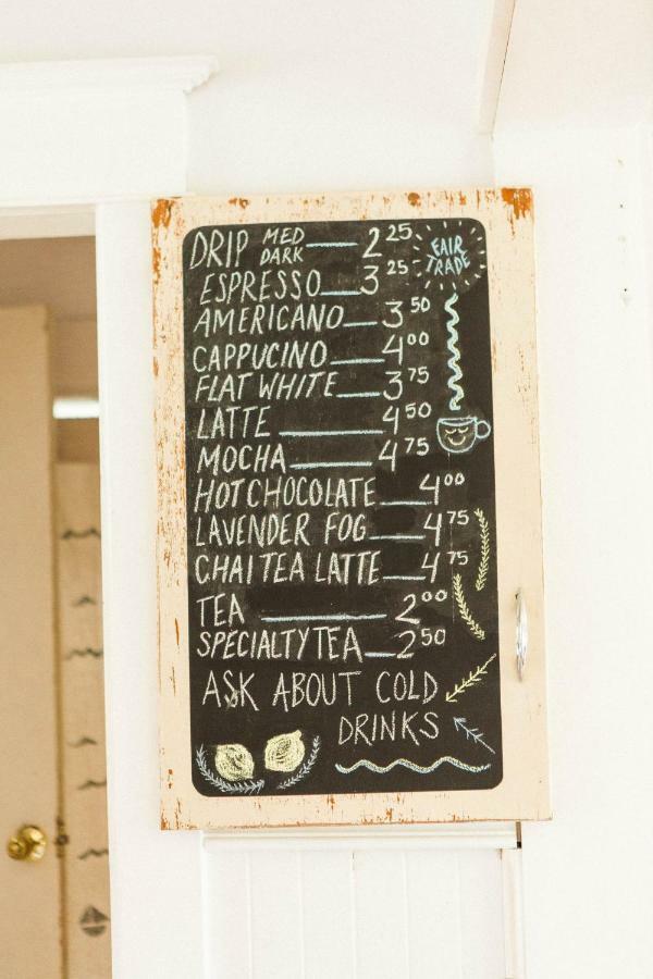 Salty Rose'S And The Periwinkle Cafe Hotel Ingonish Eksteriør billede