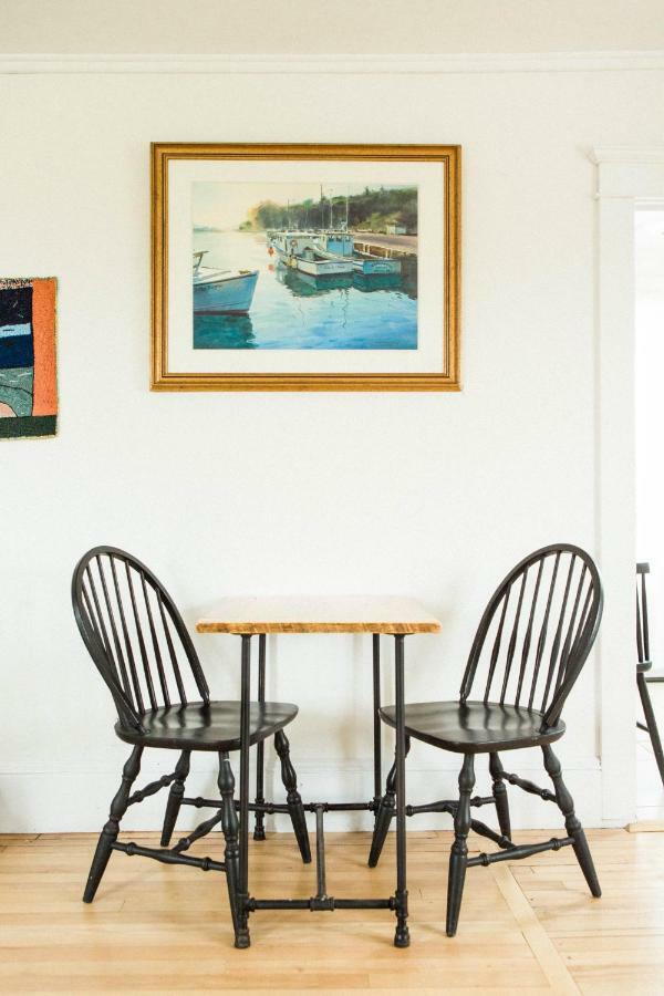 Salty Rose'S And The Periwinkle Cafe Hotel Ingonish Eksteriør billede